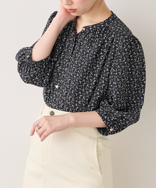 natural couture(ナチュラルクチュール)の「マット金釦とろみサテン6分袖ブラウス(シャツ/ブラウス・レディース・オフホワイト/サックスブルー/ミント/その他1/その他2/その他3/ピンクベージュ・FREE)」の10枚目の写真