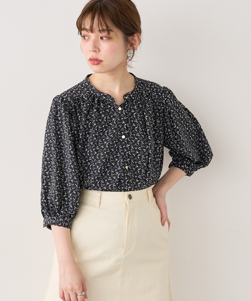natural couture(ナチュラルクチュール)の「マット金釦とろみサテン6分袖ブラウス(シャツ/ブラウス・レディース・オフホワイト/サックスブルー/ミント/その他1/その他2/その他3/ピンクベージュ・FREE)」の12枚目の写真