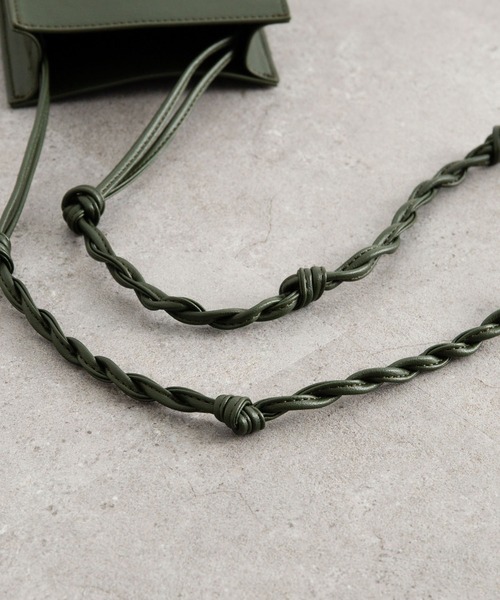 AMERICAN HOLIC(アメリカンホリック)の「【WEB限定】ミニスクエアショルダー(ショルダーバッグ・レディース・ブラック/ダークブラウン/カーキ/アイボリー・FREE)」の11枚目の写真