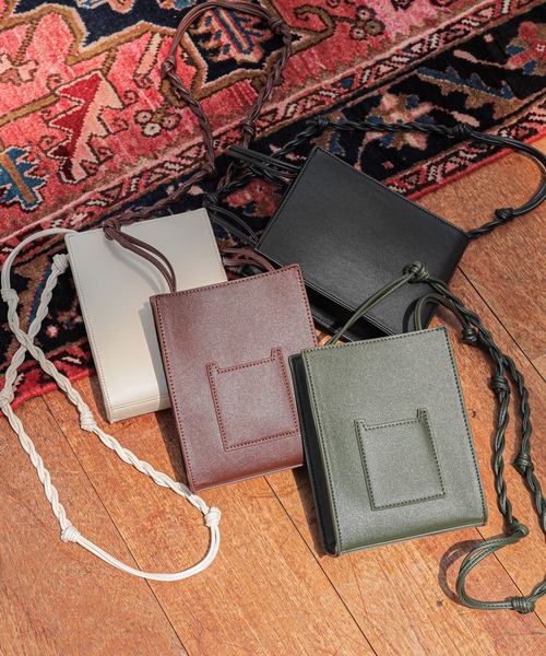 AMERICAN HOLIC(アメリカンホリック)の「【WEB限定】ミニスクエアショルダー(ショルダーバッグ・レディース・ブラック/ダークブラウン/カーキ/アイボリー・FREE)」の5枚目の写真