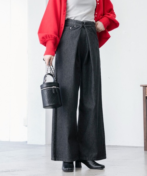 BONLECILL（ボンルシール）の「フロントホック ワイド デニムパンツ（デニムパンツ・レディース・ブラック/ネイビー/ブルー・M/L）」の7枚目の写真