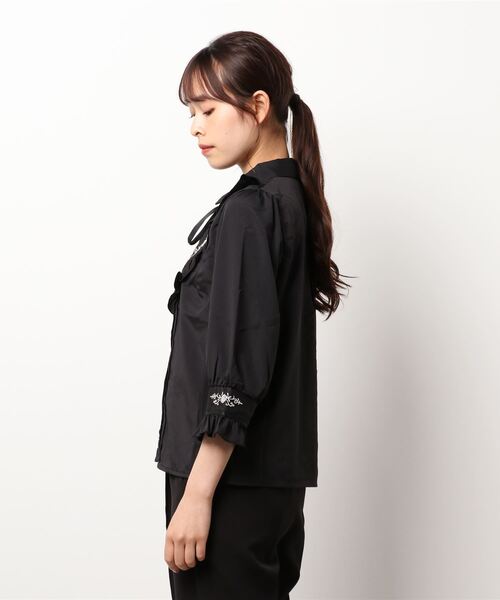 axes femme（アクシーズファム）の「バラ刺繍ヨーク切替七分袖BL