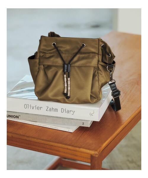 YECCA VECCA(イェッカヴェッカ)の「巾着デザインショルダーバック*(トートバッグ・レディース・ブラック/カーキ・FREE)」の5枚目の写真