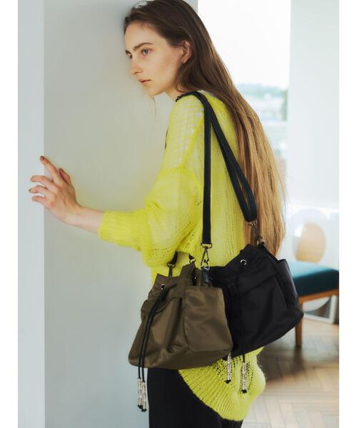 YECCA VECCA(イェッカヴェッカ)の「巾着デザインショルダーバック*(トートバッグ・レディース・ブラック/カーキ・FREE)」の4枚目の写真