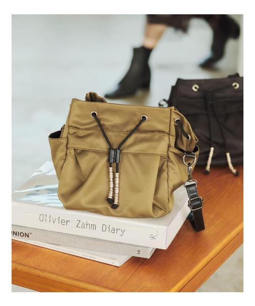 YECCA VECCA(イェッカヴェッカ)の「巾着デザインショルダーバック*(トートバッグ・レディース・ブラック/カーキ・FREE)」の10枚目の写真