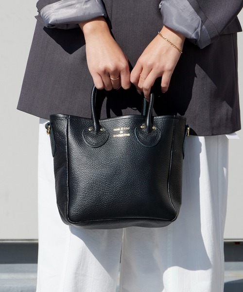 YOUNG&OLSEN The DRYGOODS STORE(ヤングアンドオルセン)の「YOUNG & OLSEN/ヤングアンドオルセン EMBOSSED LEATHER D TOTE S レザー ハンドバッグ レザーバッグ(ハンドバッグ・レディース・グレー/ブラウン/ベージュ/ブラック/オリーブ/チョコ/ブルー/ホワイト・FREE)」の11枚目の写真