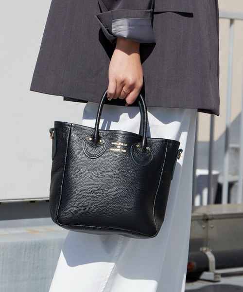 YOUNG&OLSEN The DRYGOODS STORE(ヤングアンドオルセン)の「YOUNG & OLSEN/ヤングアンドオルセン EMBOSSED LEATHER D TOTE S レザー ハンドバッグ レザーバッグ(ハンドバッグ・レディース・グレー/ブラウン/ベージュ/ブラック/オリーブ/チョコ/ブルー/ホワイト・FREE)」の12枚目の写真