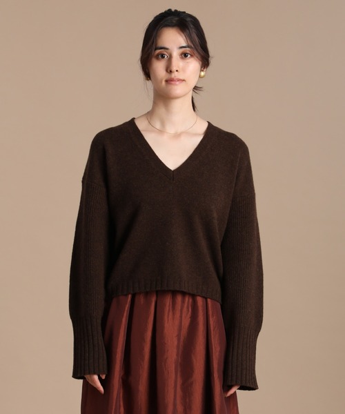 INED（イネド）の「《INED30th×スタイリスト辻直子》Vネッククロップドニット（ニット/セーター・レディース・ダークブラウン/ラベンダー・9号）」の13枚目の写真