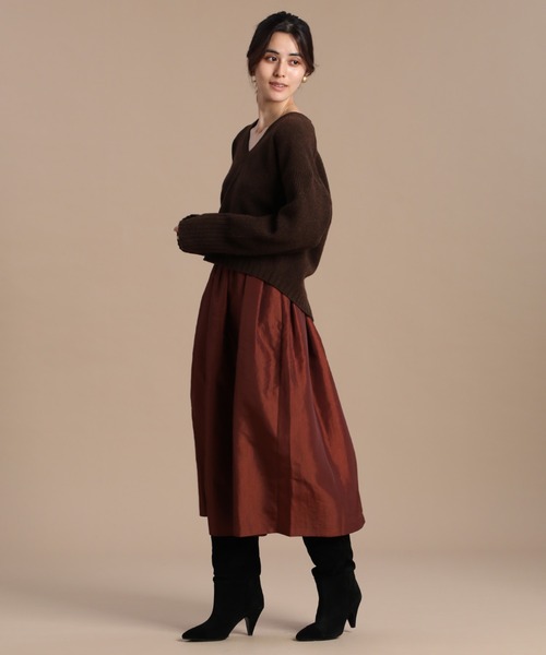 INED（イネド）の「《INED30th×スタイリスト辻直子》Vネッククロップドニット（ニット/セーター・レディース・ダークブラウン/ラベンダー・9号）」の3枚目の写真