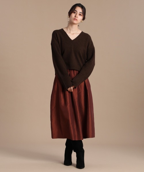 INED（イネド）の「《INED30th×スタイリスト辻直子》Vネッククロップドニット（ニット/セーター・レディース・ダークブラウン/ラベンダー・9号）」の6枚目の写真