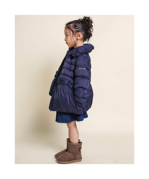 Noeil aime BeBe(ノイユエイムベベ)の「Noeil aime BeBe/撥水 ふんわり 襟 リボンモチーフ 付き タフタ ダウン コート (90~130cm)(ダウンジャケット/コート・キッズ・ピンク/ネイビー・100/130/110/90/120)」の6枚目の写真
