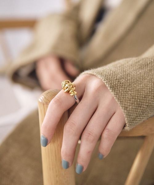 TODAYFUL（トゥデイフル）の「TODAYFUL(トゥデイフル) "Bicolor Loop Ring"バイカラーループリング(2way)/12210903（リング・レディース・マルチ・ONE SIZE）」の3枚目の写真