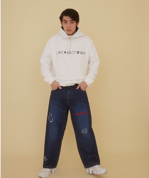 イエロー刺繍ダークブルーデニムパンツ September（セプテンバー）の「September/セプテンバー