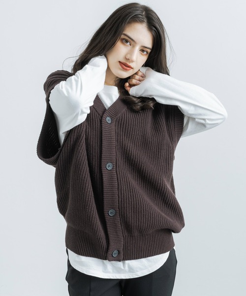 Rocky Monroe（ロッキーモンロー）の「オーバーサイズ ハイバルキー片畦編み ウォッシャブルニットベスト（ベスト・メンズ・チャコールグレー/ライトグレー/ダークブラウン/ネイビー/サックスブルー/マスタード/ケリー/グレイッシュベージュ/ブラック/オフホワイト・M/L/XL）」の6枚目の写真