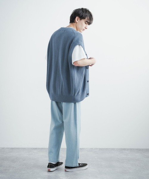 Rocky Monroe（ロッキーモンロー）の「オーバーサイズ ハイバルキー片畦編み ウォッシャブルニットベスト（ベスト・メンズ・チャコールグレー/ライトグレー/ダークブラウン/ネイビー/サックスブルー/マスタード/ケリー/グレイッシュベージュ/ブラック/オフホワイト・M/L/XL）」の15枚目の写真