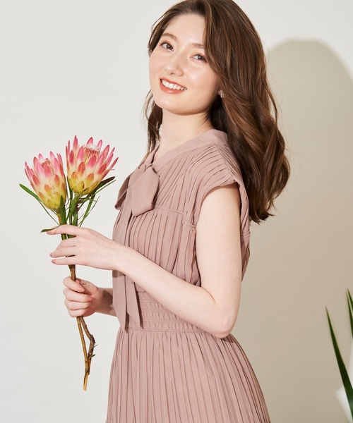 Noela（ノエラ）の「プリーツ切替2WAYワンピース