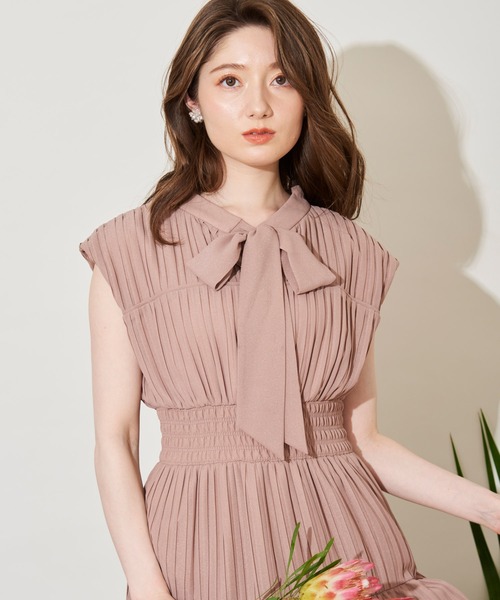 Noela（ノエラ）の「プリーツ切替2WAYワンピース