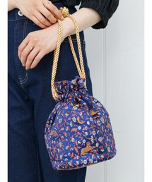 トラと花柄巾着バッグ