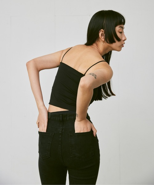 FEKETE（フェケテ）の「CROPPED INNER CAMISOLE / カップ付きクロップドキャミソール（キャミソール・レディース・ホワイト/ブラック/グレー/カーキ/モカ・FREE）」の10枚目の写真