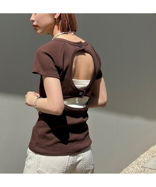 BLACK BY MOUSSY（ブラックバイマウジー）の「back design t-shirt（バックデザインTシャツ）（Tシャツ/カットソー・レディース・ホワイト/ベージュ/ブラウン/レッド・FREE）」の3枚目の写真