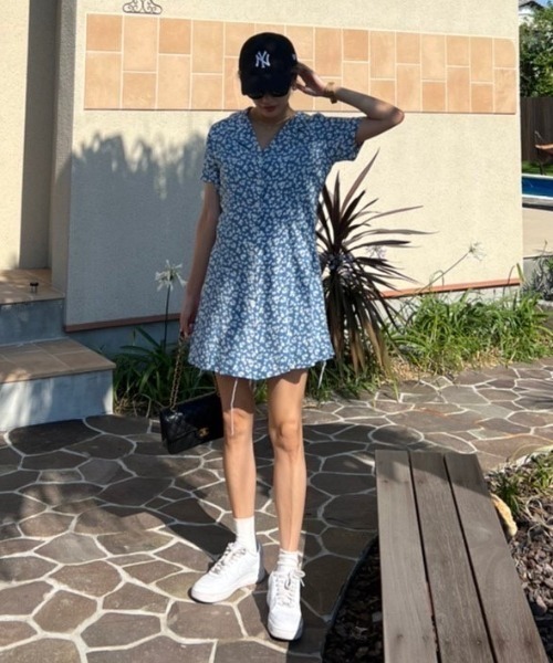 AMAIL（アマイル）の「Vintage flower mini dress（ワンピース・レディース・オレンジ/ブルー・FREE）」の2枚目の写真