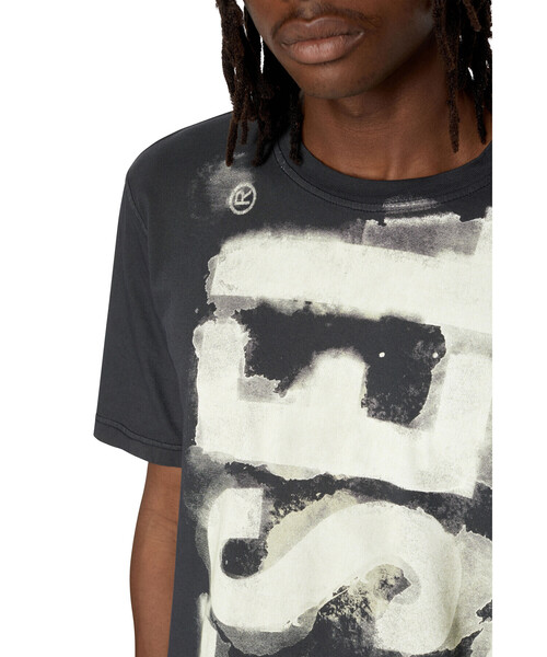 DIESEL(ディーゼル)の「メンズ Tシャツ ロゴ(Tシャツ/カットソー・メンズ・ブルー・LARGE/X-LARGE/SMALL/MEDIUM/XXX-LARGE/XX-LARGE/X-SMALL)」の15枚目の写真