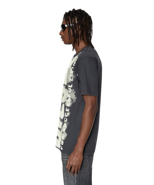 DIESEL(ディーゼル)の「メンズ Tシャツ ロゴ(Tシャツ/カットソー・メンズ・ブルー・LARGE/X-LARGE/SMALL/MEDIUM/XXX-LARGE/XX-LARGE/X-SMALL)」の9枚目の写真