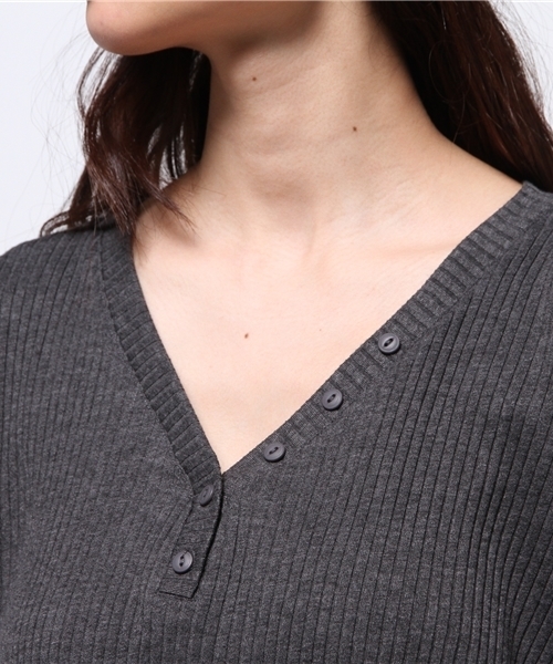 AZUL by moussy（アズールバイマウジー）の「ワイドリブテレコショートドルマン長袖PO（Tシャツ/カットソー・レディース・オフホワイト/ライトブラック・SMALL/MEDIUM）」の7枚目の写真