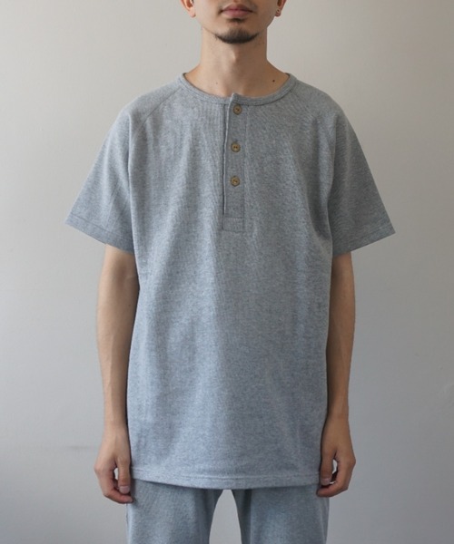 LOCALINA(ロカリナ)の「flat seam henry tee(Tシャツ/カットソー・メンズ・グレー・1)」の1枚目の写真