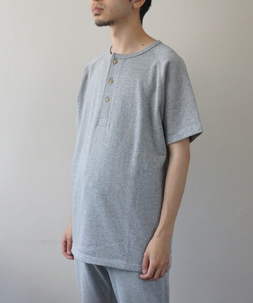 LOCALINA(ロカリナ)の「flat seam henry tee(Tシャツ/カットソー・メンズ・グレー・1)」の3枚目の写真