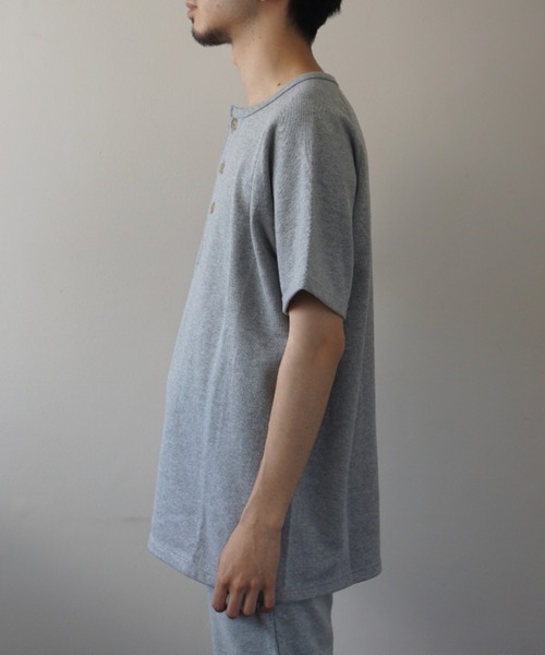 LOCALINA(ロカリナ)の「flat seam henry tee(Tシャツ/カットソー・メンズ・グレー・1)」の4枚目の写真