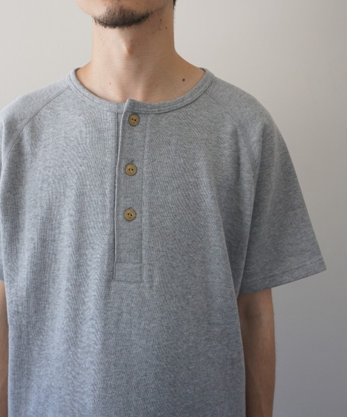LOCALINA(ロカリナ)の「flat seam henry tee(Tシャツ/カットソー・メンズ・グレー・1)」の6枚目の写真