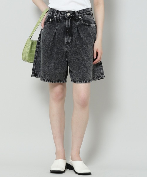 ALAND(エーランド)の「3.3 Field Trip/WIDE DENIMショートパンツ 2353230(デニムパンツ・レディース・ライトブルー/ブラック・SMALL/MEDIUM)」の1枚目の写真