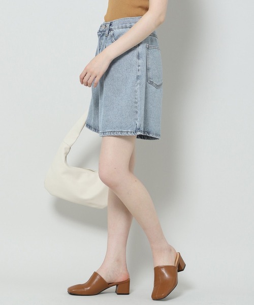 ALAND(エーランド)の「3.3 Field Trip/WIDE DENIMショートパンツ 2353230(デニムパンツ・レディース・ライトブルー/ブラック・SMALL/MEDIUM)」の5枚目の写真