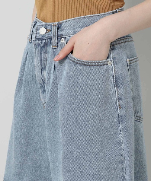 ALAND(エーランド)の「3.3 Field Trip/WIDE DENIMショートパンツ 2353230(デニムパンツ・レディース・ライトブルー/ブラック・SMALL/MEDIUM)」の19枚目の写真