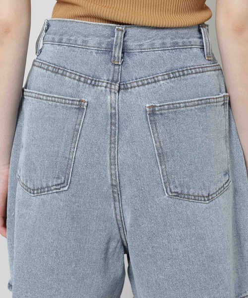 ALAND(エーランド)の「3.3 Field Trip/WIDE DENIMショートパンツ 2353230(デニムパンツ・レディース・ライトブルー/ブラック・SMALL/MEDIUM)」の21枚目の写真