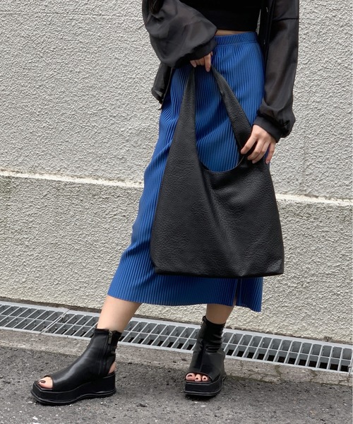 LVEU.（ラブユ.）の「【LVEU.】ワンショルダーシンプルトートバッグ / バッグ 鞄 BAG トート シンプル 合皮  合皮 ブラック（トートバッグ・レディース・ブラック・FREE）」の2枚目の写真