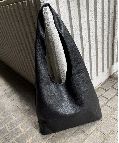 LVEU.（ラブユ.）の「【LVEU.】ワンショルダーシンプルトートバッグ / バッグ 鞄 BAG トート シンプル 合皮  合皮 ブラック（トートバッグ・レディース・ブラック・FREE）」の5枚目の写真