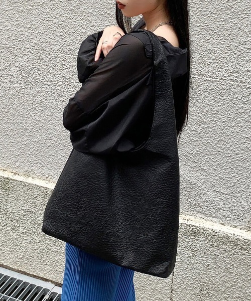 LVEU.（ラブユ.）の「【LVEU.】ワンショルダーシンプルトートバッグ / バッグ 鞄 BAG トート シンプル 合皮  合皮 ブラック（トートバッグ・レディース・ブラック・FREE）」の19枚目の写真