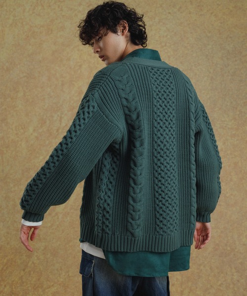 ADAM ET ROPE'（アダムエロペ）の「《ドラマ着用》ボリューム ケーブル オーバーサイズ カーディガン/超軽量/ユニセックス（カーディガン/ボレロ・メンズ・ブルー系その他5/サックスブルー/オフホワイト/スミクロ/グリーン系その他/ダークブラウン/ライトグリーン/ブラック・M/L）」の18枚目の写真