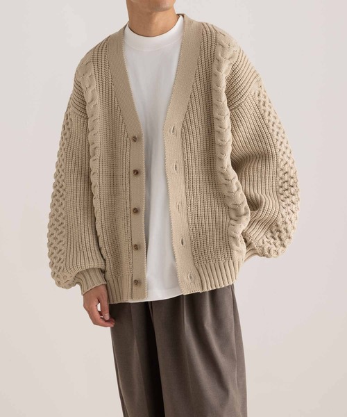 ADAM ET ROPE'（アダムエロペ）の「《ドラマ着用》ボリューム ケーブル オーバーサイズ カーディガン/超軽量/ユニセックス（カーディガン/ボレロ・メンズ・ブルー系その他5/サックスブルー/オフホワイト/スミクロ/グリーン系その他/ダークブラウン/ライトグリーン/ブラック・M/L）」の9枚目の写真