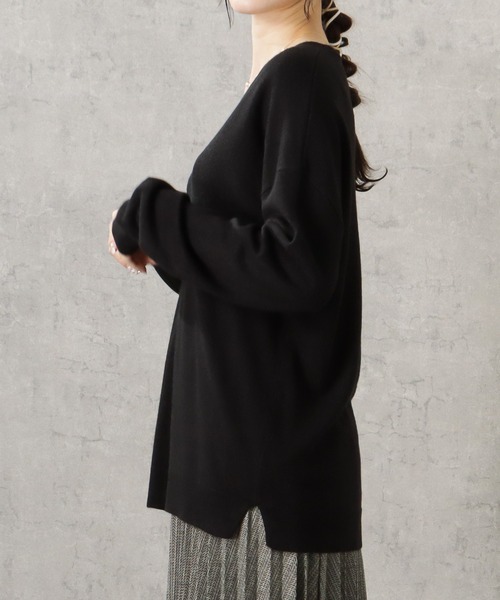 NAVY（ネイビー）の「無地カシミヤタッチVネック洗えるニットプルオーバー（ニット/セーター・レディース・レッド/グレー/グレイッシュベージュ/イエロー/ブルー/グリーン/ブラック・L/M）」の16枚目の写真