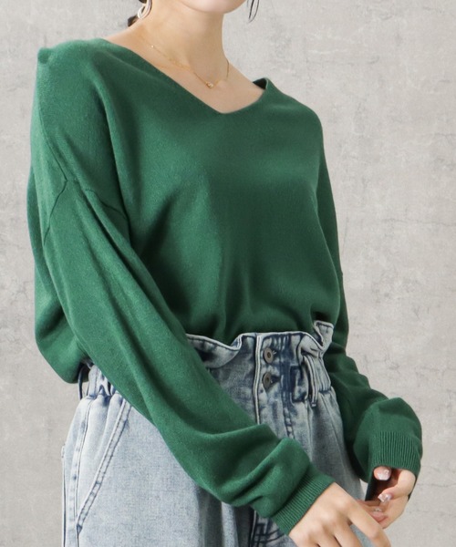 NAVY（ネイビー）の「無地カシミヤタッチVネック洗えるニットプルオーバー（ニット/セーター・レディース・レッド/グレー/グレイッシュベージュ/イエロー/ブルー/グリーン/ブラック・L/M）」の12枚目の写真