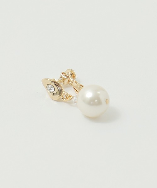 niana（ニアナ）の「パールチャームイヤリング（イヤリング・レディース・オフホワイト・FREE）」の3枚目の写真