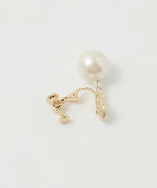 niana（ニアナ）の「パールチャームイヤリング（イヤリング・レディース・オフホワイト・FREE）」の4枚目の写真