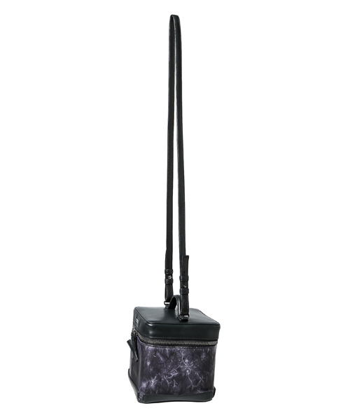 discord Yohji Yamamoto(ディスコード ヨウジヤマモト)の「Shibori Cube 絞 キューブ バッグ(ショルダーバッグ・レディース・ブラック・FREE)」の4枚目の写真