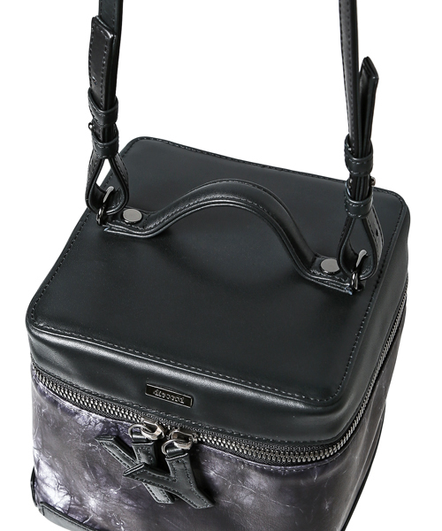discord Yohji Yamamoto(ディスコード ヨウジヤマモト)の「Shibori Cube 絞 キューブ バッグ(ショルダーバッグ・レディース・ブラック・FREE)」の10枚目の写真