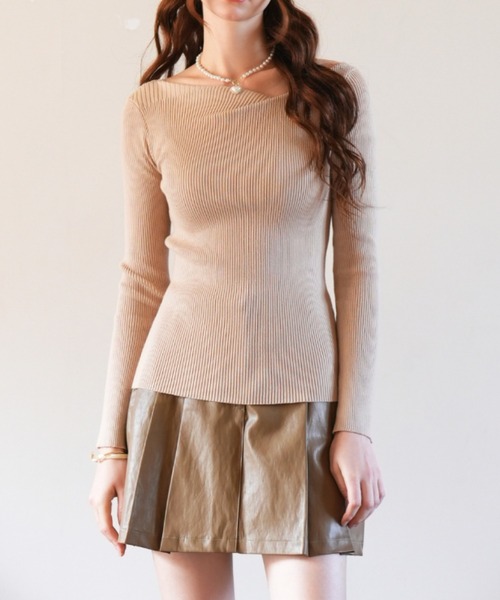 SAISON DE PAPILLON（セゾンドパピヨン）の「イレギュラーネックニットプルオーバー（ニット/セーター・レディース・ホワイト/ブラック/カーキ/グレー/ベージュ/ピンク/ネイビー/ブルー・M/L）」の4枚目の写真