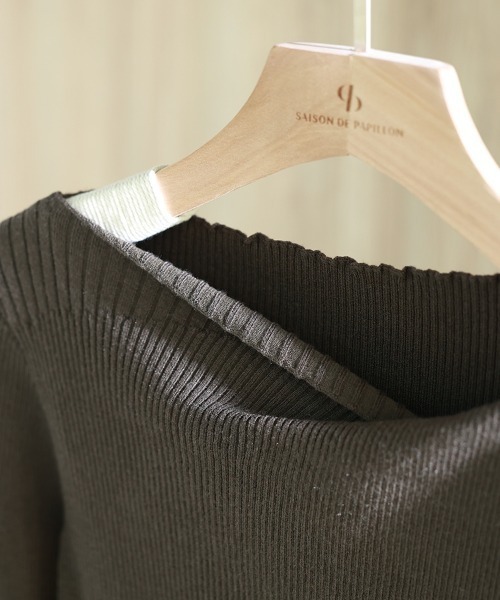 SAISON DE PAPILLON（セゾンドパピヨン）の「イレギュラーネックニットプルオーバー（ニット/セーター・レディース・ホワイト/ブラック/カーキ/グレー/ベージュ/ピンク/ネイビー/ブルー・M/L）」の11枚目の写真