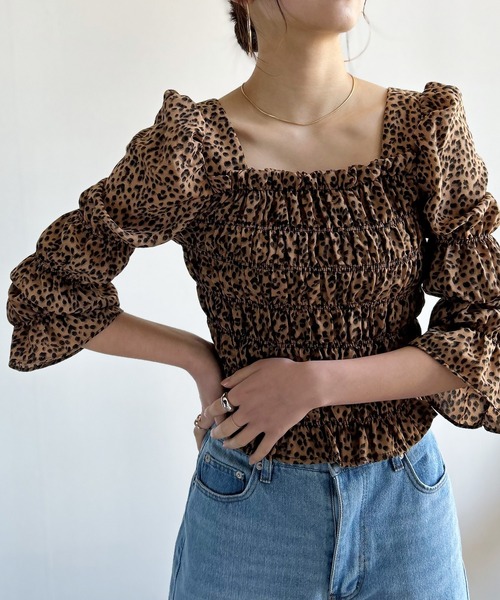 Kotoe(コトエ)の「レオパード柄 シャーリング ギャザーシャツ トップス ひょう柄 キャンディスリーブブラウス(シャツ/ブラウス・レディース・レオパード・M/L)」の1枚目の写真